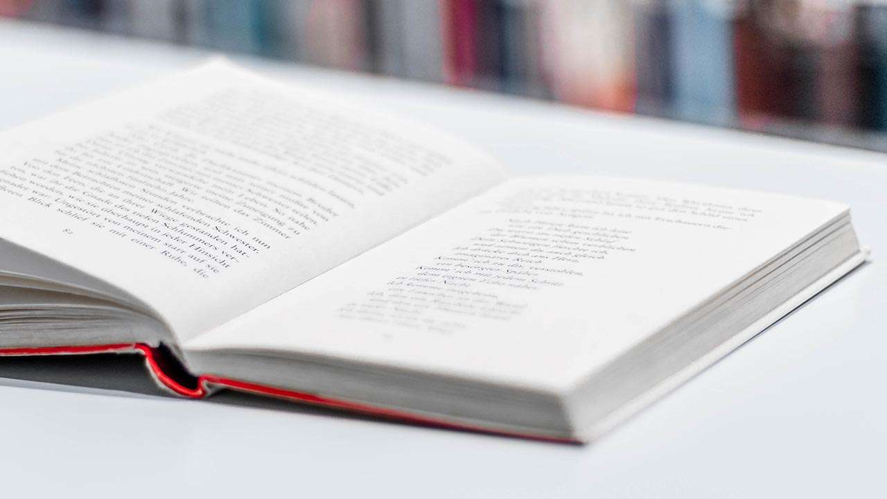 60e74c1da9e2169a9e4a8376 book thumb 1